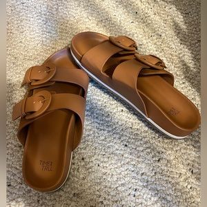 Women’s sandals size 8